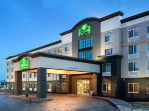 La Quinta Inn & Suites by Wyndham Omaha Airport Downtown