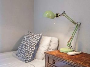 Lovely 2bed W/balcony in City Center, Near Metro