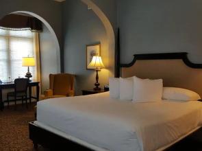 Mansions on Fifth Hotel