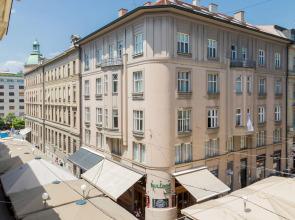 150sqm Main Square Apt!-4 Units-Great for Groups!