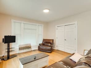 < 1 Mi to Main St: Quiet Apartment in Galesburg!
