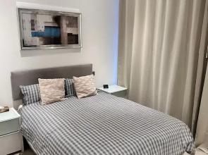 Apartment-sleeps3-hottub-patio