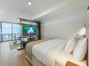 Stylish Studio with City View in Bayside