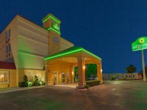 La Quinta Inn & Suites Tulsa Central