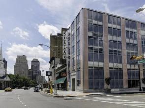 Kislak 601 1BR Penthouse with Stunning Rooftop Terrace