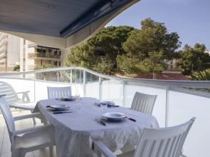 T&H Les Ones Family Apartments