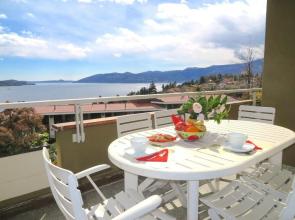 Selva 1 Lake View Apartment in Ghiffa With Pool