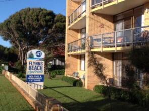 7 Flynn's Beach Apartment