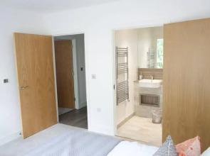 Luxury London Royal Wharf Apartment