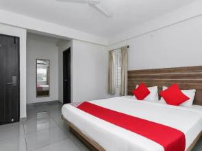 The Red Lotus Premium By OYO Rooms