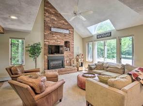 Bartlett Condo w/ Mtn-view Deck < 1 Mi to Skiing!