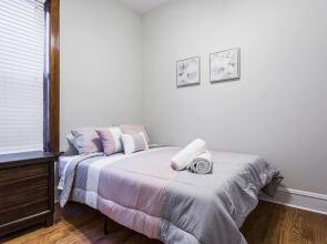 Cozy Depaul 2 Bedroom near Train, University, & Cubs