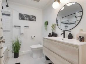 Luxury Waterfront Home w/ Pool, Hot Tub & Dock Near Las Olas Gulfstream