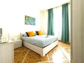Hostly - The Urban Garden House - 3 Bedrooms, Garden, Great Location!