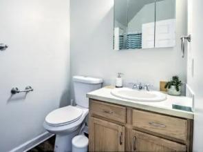 Renovated Bright 1 BR in the heart of Capitol Hill – APT B