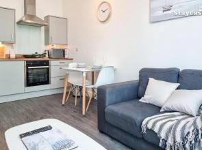 Spacious Central Apartment With Great Transports