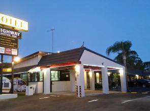 Highway Motor Inn