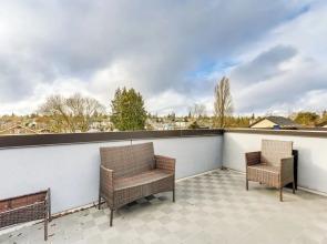 Walk to UW: Townhome w/ Rooftop Patio!