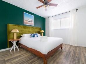 WanderJaunt - West Campus Apartments