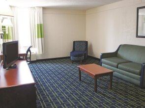 La Quinta Inn & Suites Tulsa Central
