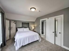 Lakeside Garden Home - 1 Mile to Main Street!