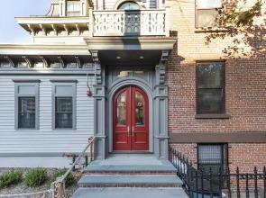 Deedee's Mansion on Wayne