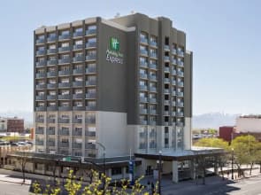 Holiday Inn Express & Suites Milledgeville by IHG