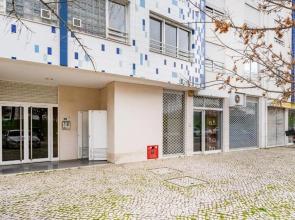 Lisboa, Cidade, Elegant Apartment with Air Cond, Free WIFI and Near Metro, by IG