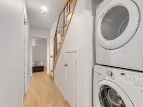 Two Bedroom Condo in the Plateau  by Namastay