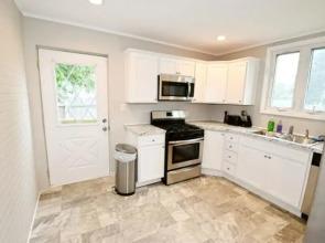 Walk to Notre Dame 3 Bedroom 1 5 Bath Home 717