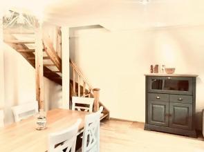 Cozy city penthouse apartment, free parking