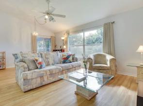 20 Mi to Disney: Condo w/ Pool Access in Clermont!