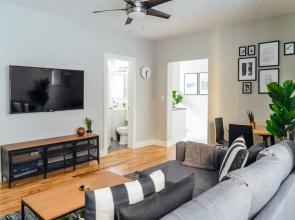 Newly Decorated 1BR 1BA Apt in Lake View