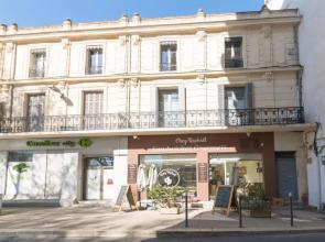 Elegant 2br with 2 bathrooms and AC close to Les Halles dAvignon Welkeys