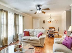 2 Mi to Downtown: Lake Charles Apartment