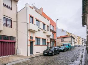 Apartamento A Francos Artist Painting 2