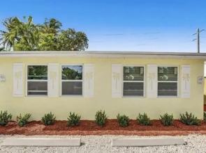 Between the Sea the Scene 5 min From the Beach