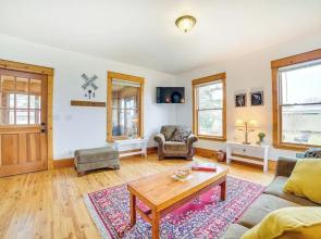 Snowmobiling Hub! Mackinaw City Home 3 Mi to Beach