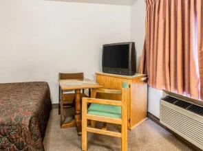 Rodeway Inn & Suites