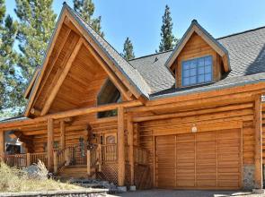 3BR Custom Handmade Log Home by RedAwning