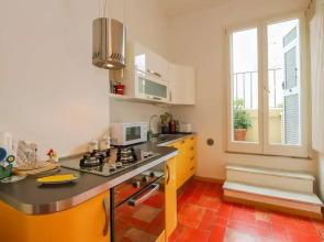 ALTIDO Apt for 3 with Rooftop Balcony and Lovely CityView