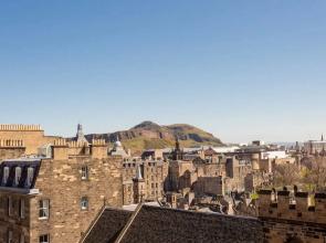 Retro Castle Retreat 2Bed (sleep 6)