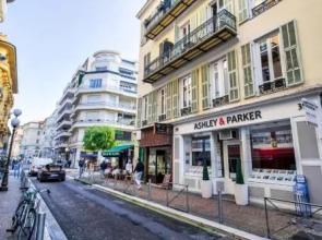 Nestor&jeeves adriana Central By Sea