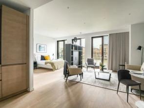 Stylish Studio Apartment With River Views in Londons Bustling Docklands