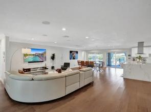 Luxe 4BR Waterfront w Htd Pool 5min to Beach