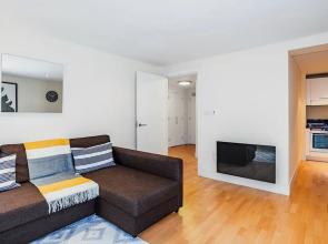 Impeccable 1-bed Apartment in London City