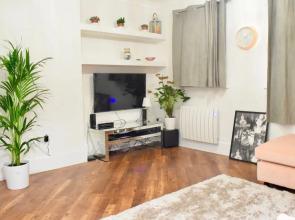 Refurbished 2 Bedroom Flat in Haggerston