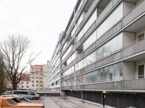 Spacious Design Studio Home With Terrace