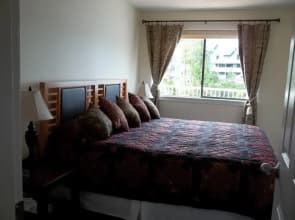 The Bayshore Waterfront Inn