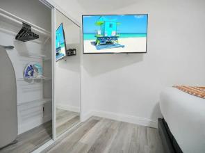 Jungle Fever Oasis Retreat BBQ Patio